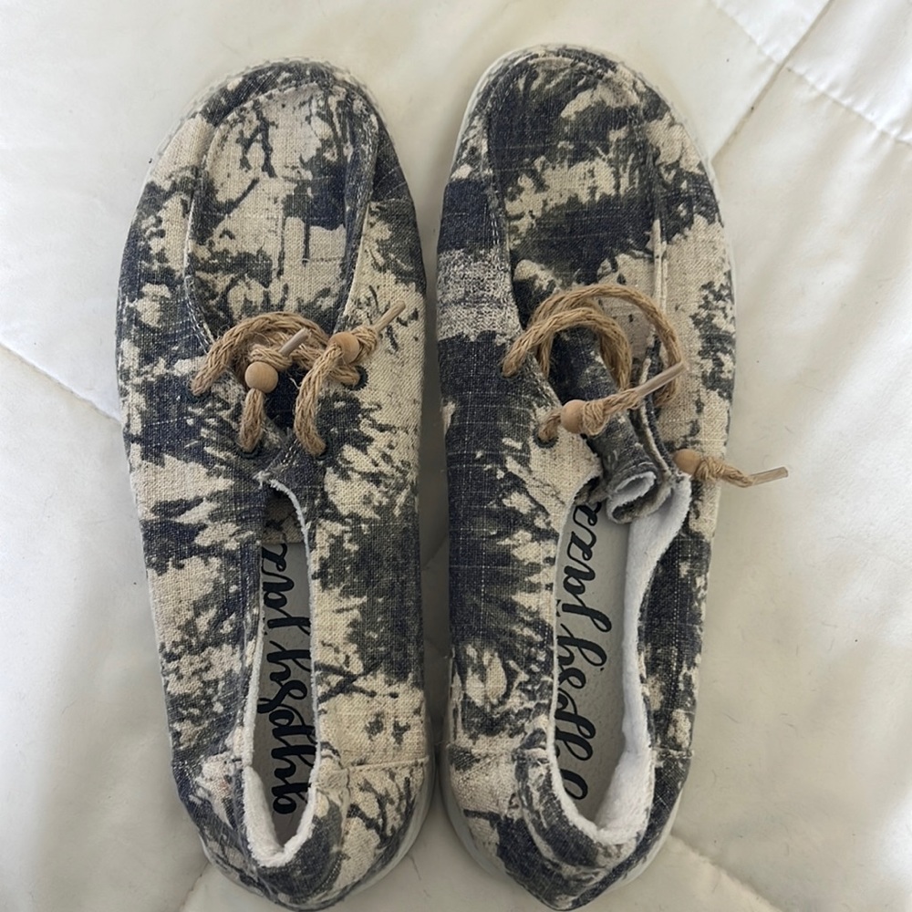 Boutique slip ons